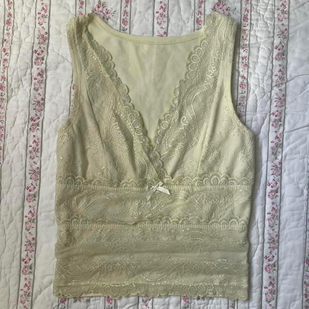 Elegant Lace Sleeveless Top - Cream